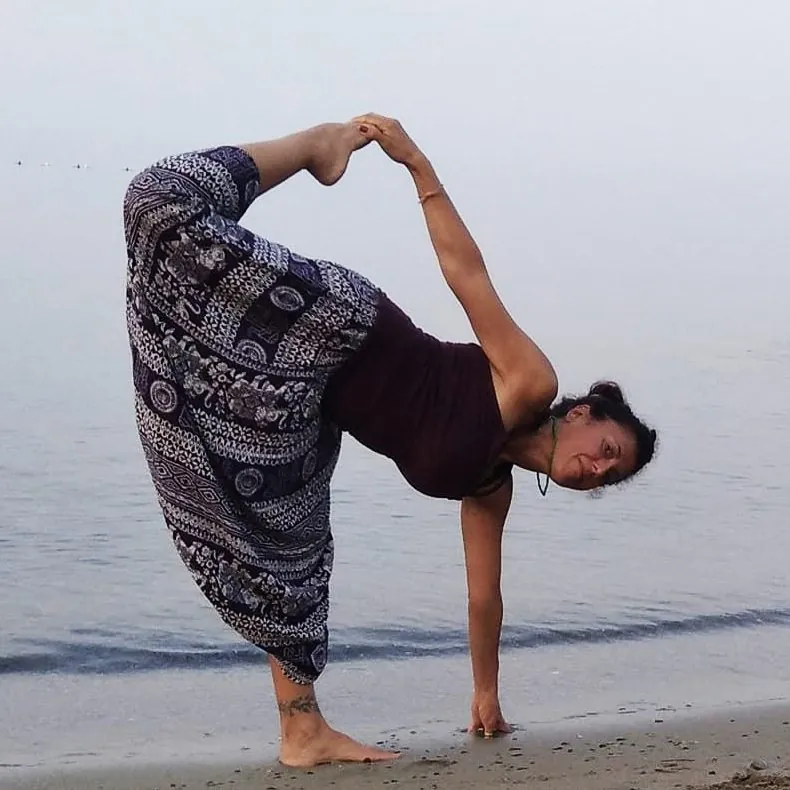 Asli, insegnante di Hatha Yoga