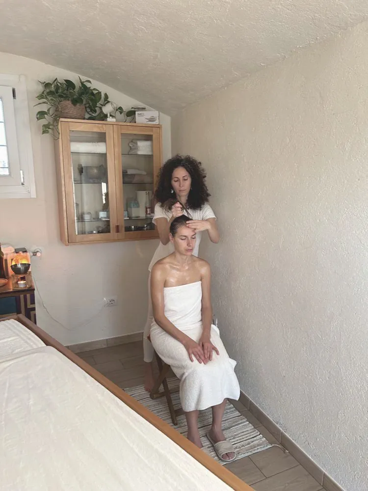 Uno Shiro Abhyanga, il trattamento ayurvedico della testa